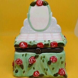 VTG Chunky Type Trinket/Dresser Box Deeper Larger Nice Size Very Good Condition